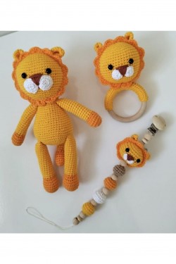 Arife Hanım Amigurumi Δώρο Lion Newborn Sleeping Companion Σετ πιπίλας και κουδουνίστρας